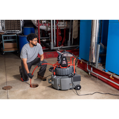 79713_R_KM-1004 FlexShaft Milling Machine Mechanical Room A_Action_72dpi